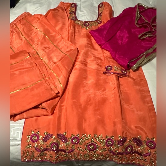 Indian wear suits (salwar/anarkali/plazzo) - Picture 2 of 12